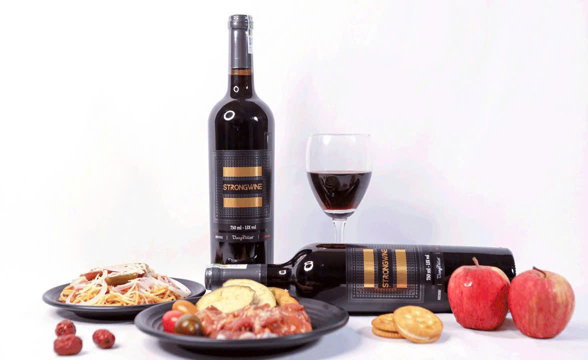 thuong-thuc-vang-strong-red-wine-dung-vhuan-vi