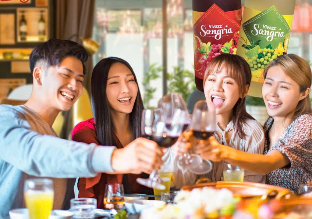 thuong-thuc-vivazz-sangria-do-trang-750-ml-moi