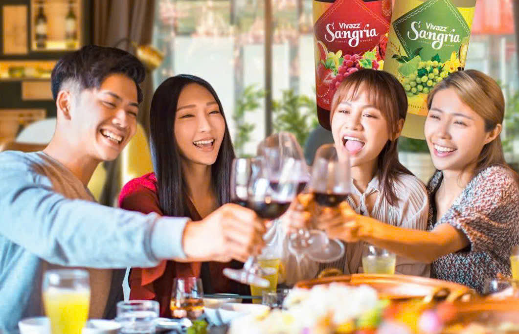 thuong-thuc-vivazz-sangria-do-trang-dung-chuan-vi