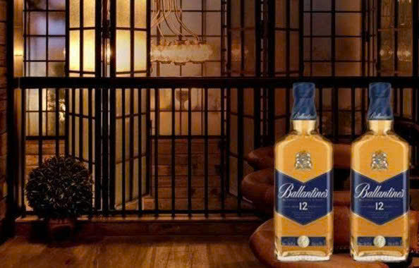 trung-bay-ruou-ballantines-12-yo-700ml