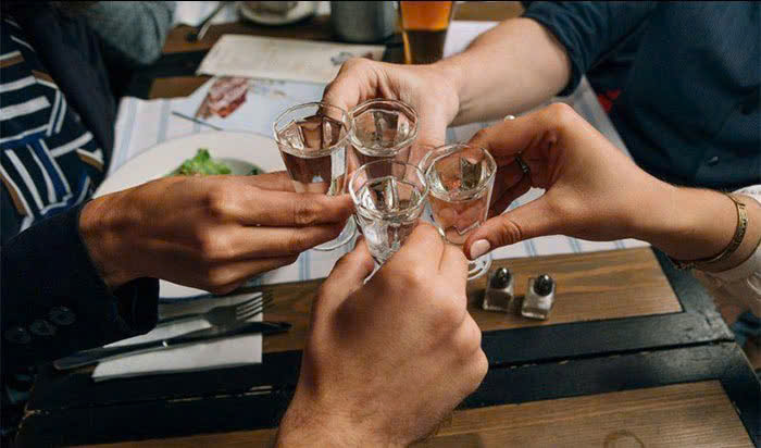 uong-vodka-cua-nguoi-viet-nam