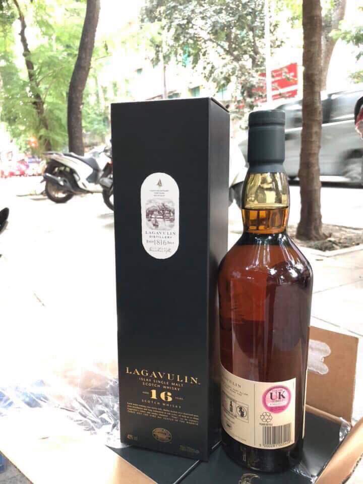 mua-lagavulin-16-nam-UK-moi