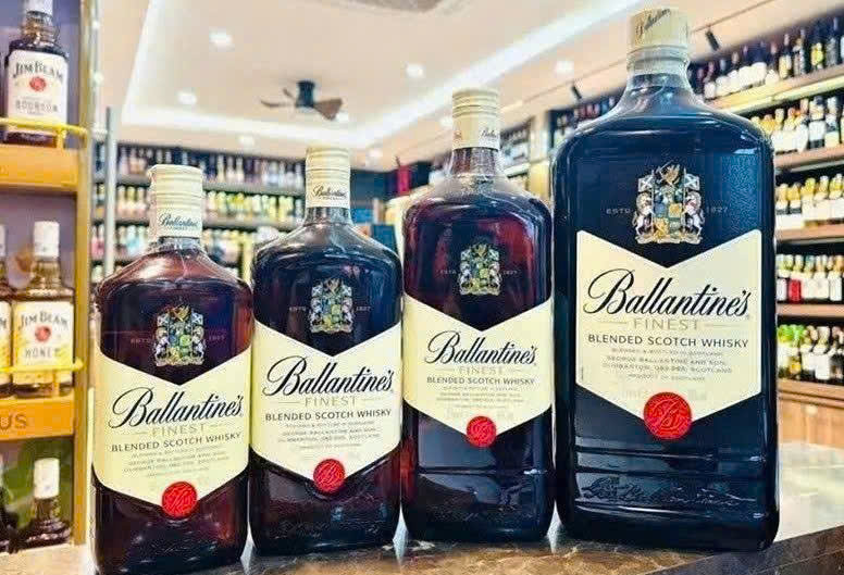 4-chai-Ballantines-Finest-duoc-ua-chuong-nhat-tai-viet-nam