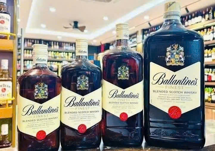 4-chai-Ballantines-Finest-duoc-ua-chuong-va-tieu-thu-nhieu-nhat-tai-viet-nam