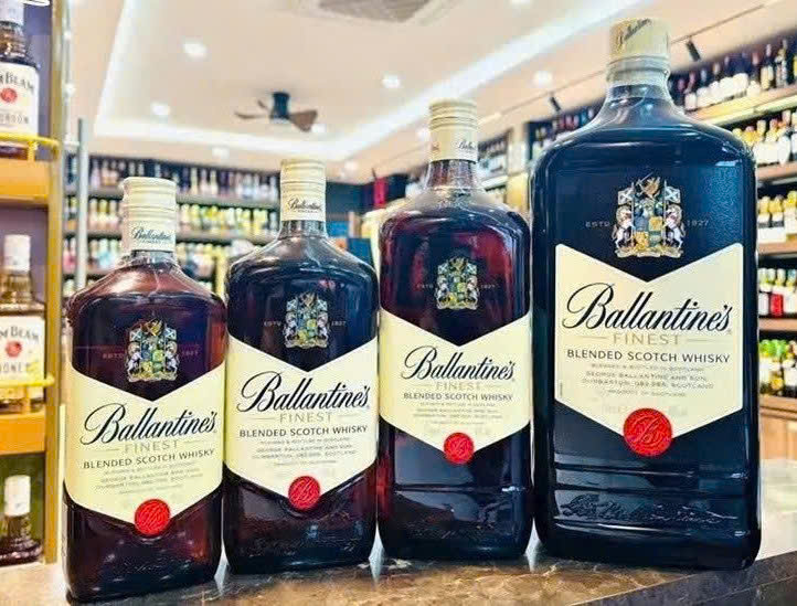 4-chai-Ballantines-Finest-duoc-ua-chuong-va-tieu-thu-nhieu-nhat