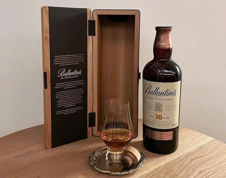 Ballantines-30-khi-da-mo-hop-go