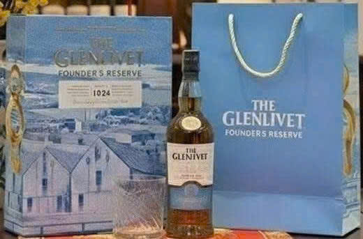 Bo-san-pham-Glenlivet-Founders-Hop-qua-tet-2026-75