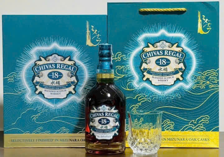 Bo-san-pham-chivas-18-Mizunara-Hop-qua-2026-700ml