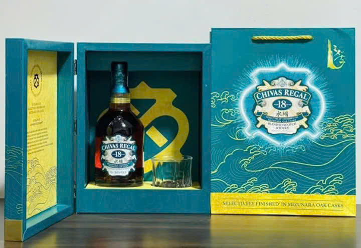 Bo-san-pham-chivas-18-mizunara-hop-qua-2026-26