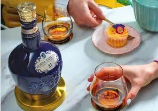 Cach-thuong-thuc-Chivas-21-nam-700-ml
