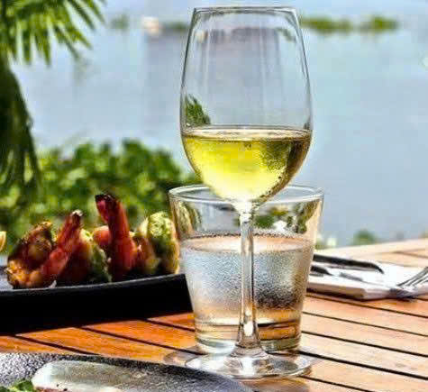 Chuan-vi-voi-Dani-Sauvignon-trang