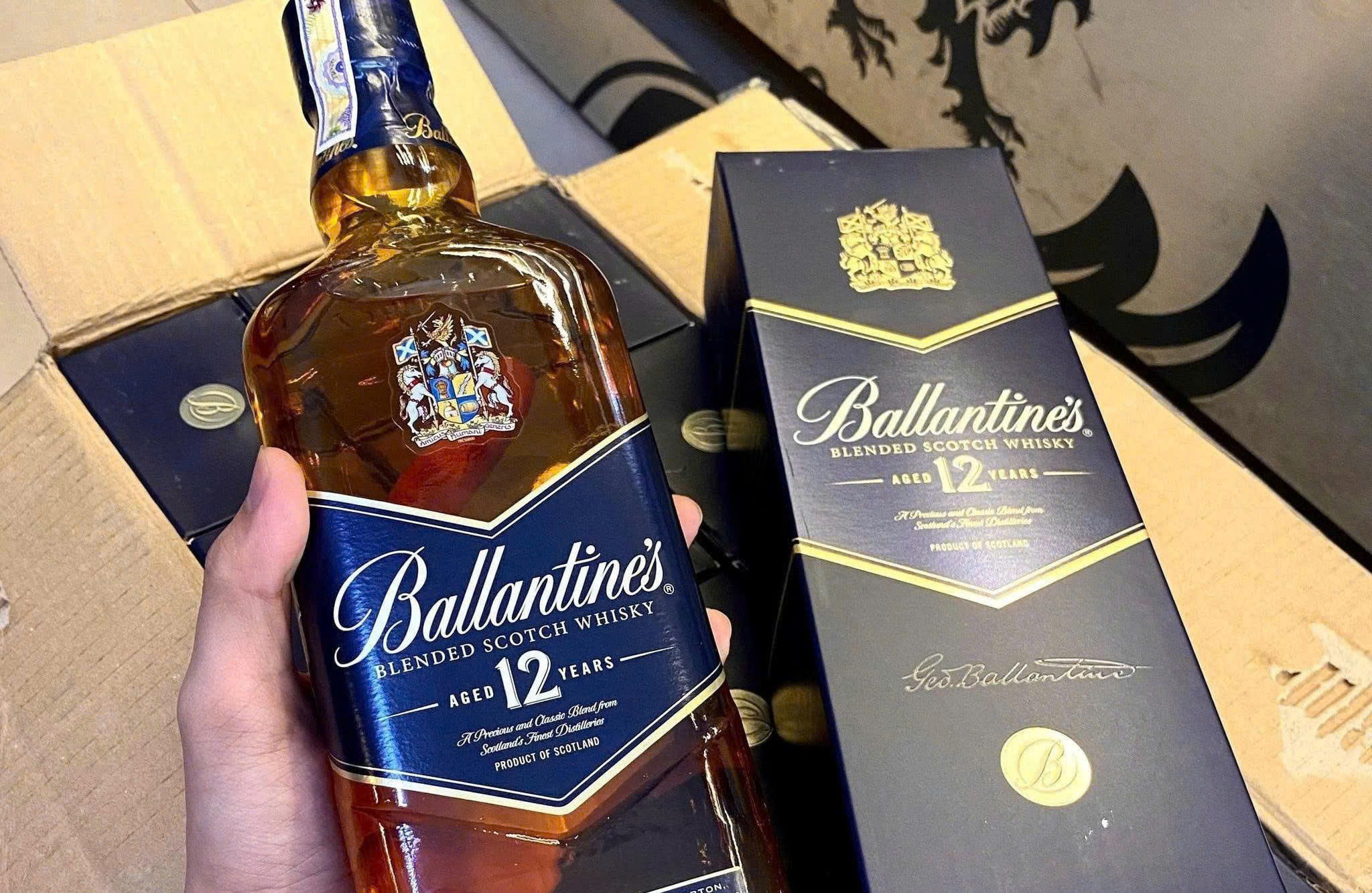 Gioi-thieu-Ballantines-12-nam-Mau-moi-nhat