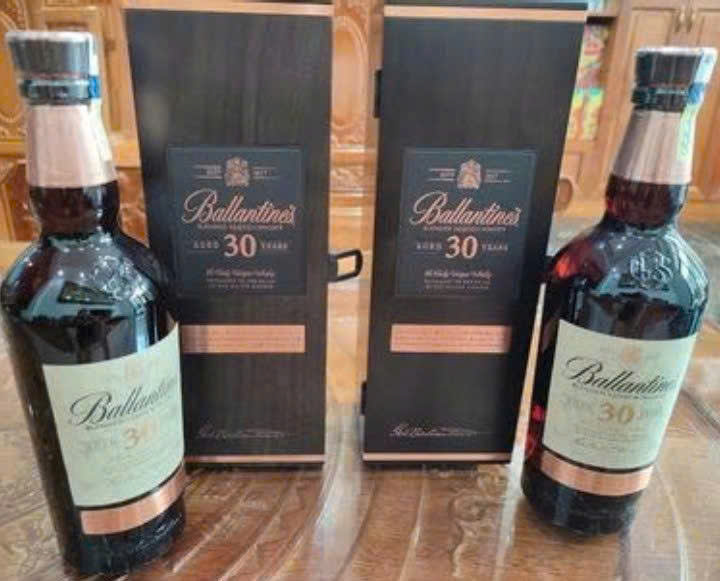 Gioi-thieu-Ballantines-30-YO-moi