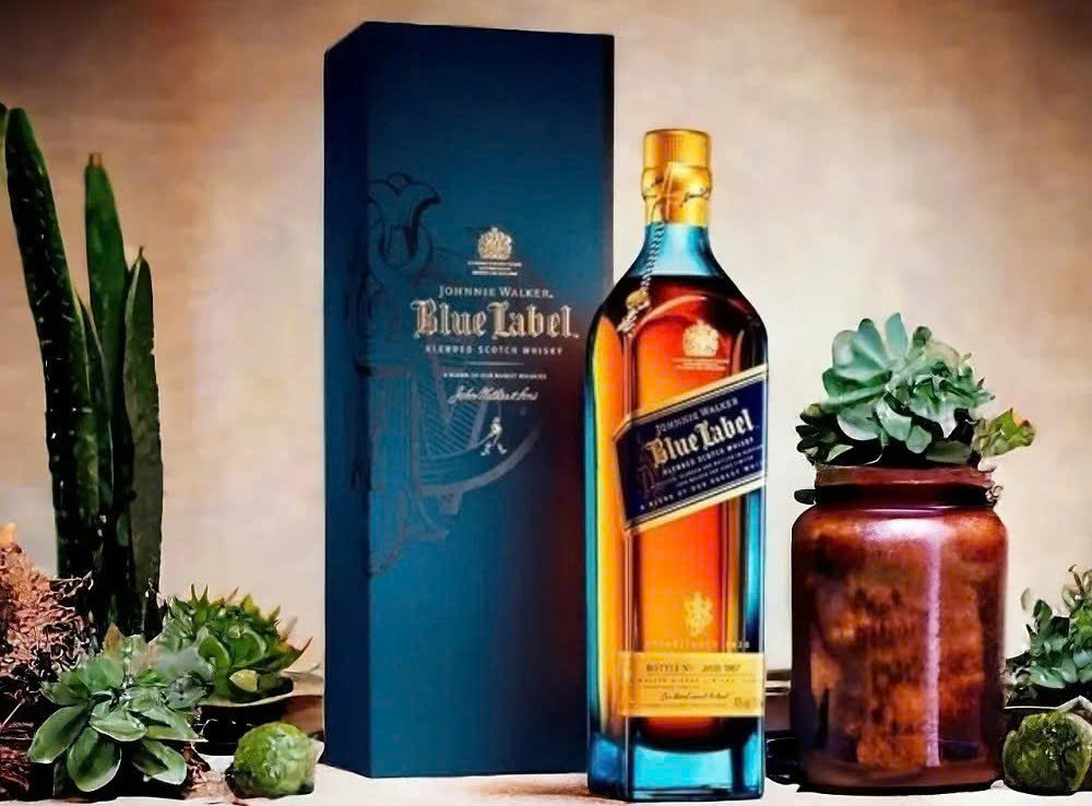 Johnnie-Walker-Blue-Label-trung-bay
