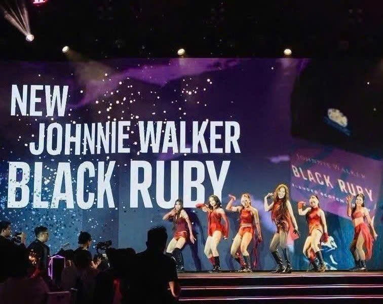 Le-ra-mat-Johnnie-Walker-Black-Rubi-700ml