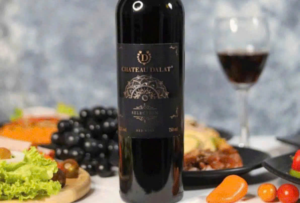 Mot-cach-thuong-thuc-chateau-dalat-Selection-Red-Wine