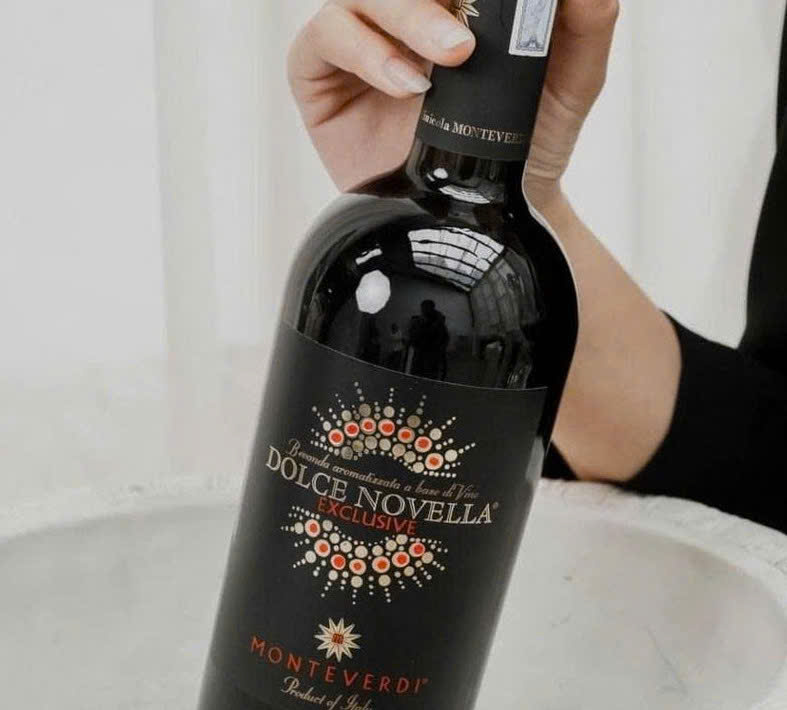 Nhan-dien-thuong-hiẹu-vang-hoang-de-dac-biet-750-ml