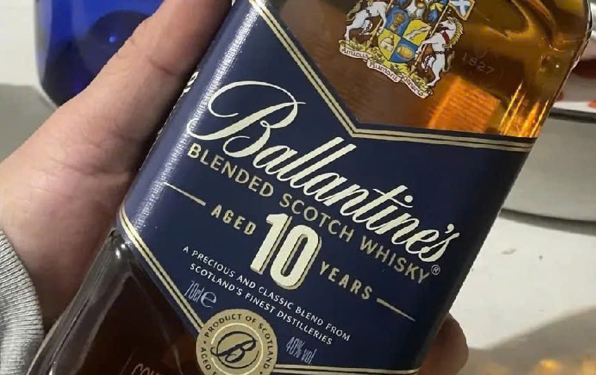 Nhan-hieu-Ballantines-10-nam