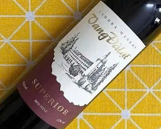 Nhan-hieu-Vang-superior-Red-Wine