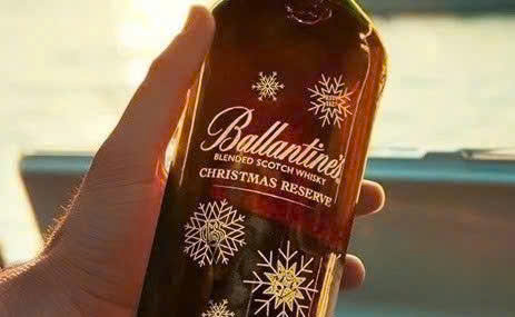 Nhan-hieu-ballantines-christmas-reserve-Noel