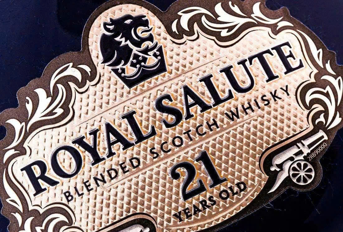 Nhan-hieu-royal-salute-21-hay-chivas-21-moi
