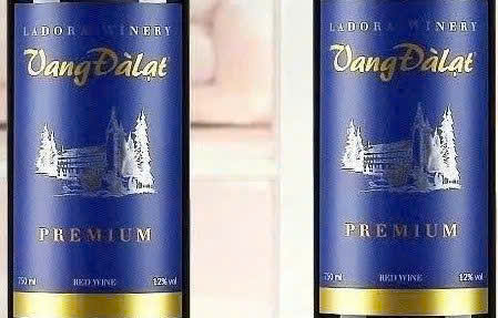 Nhan-hieu-vang-Premium-Red-Wine-mau-moi
