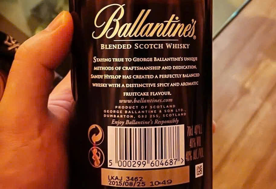 Nhan-sau-chai-Ballantines-21-Signature-Oak Edition