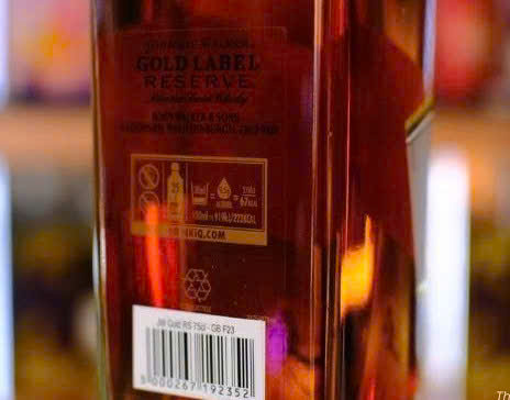 Nhan-sau-cua-JW-Gold-Label-reserve