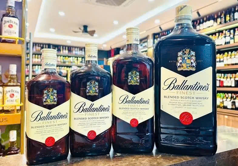 Nhung-chai-Ballantines-Finest-tai-viet-nam
