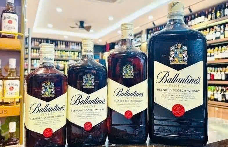 Nhung-san-pham-ruou-Ballantines-Finest-duoc-ua-chuong-nhat