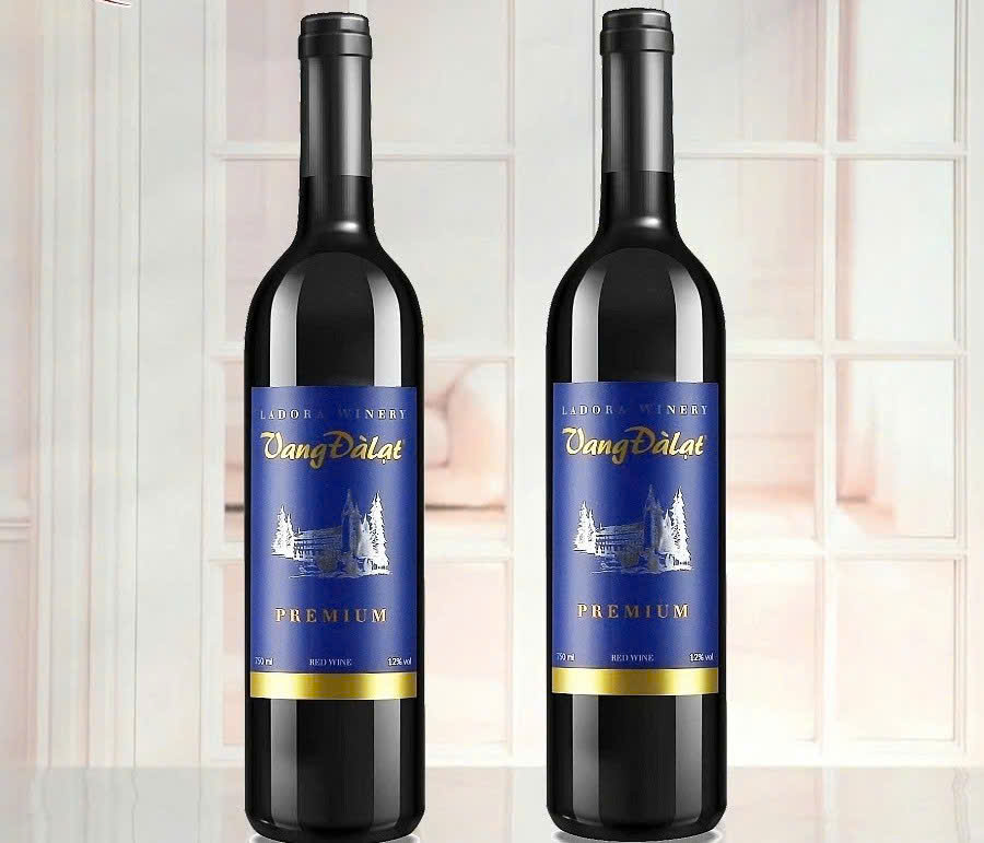 Premium-Red-Wine-gia-bao-nhieu