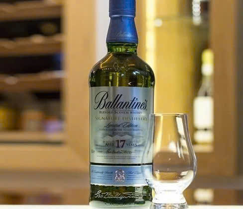 Quang-cao-Ballantines-17-Limited-Edition