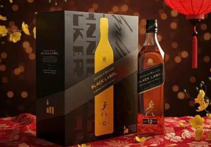 Quang-cao-johnnie-walker-black-label-hop-qua-2026-gia-re-700-ml