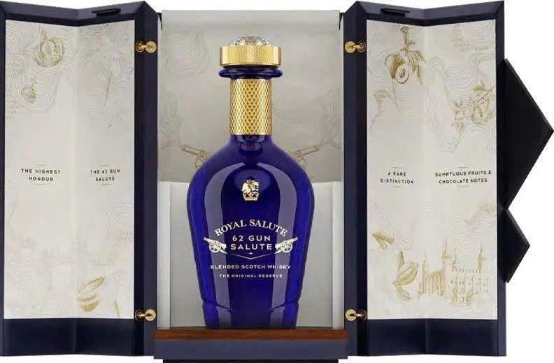 Royal-Salute-62-Gun-Salute-Chivas-62-700ml