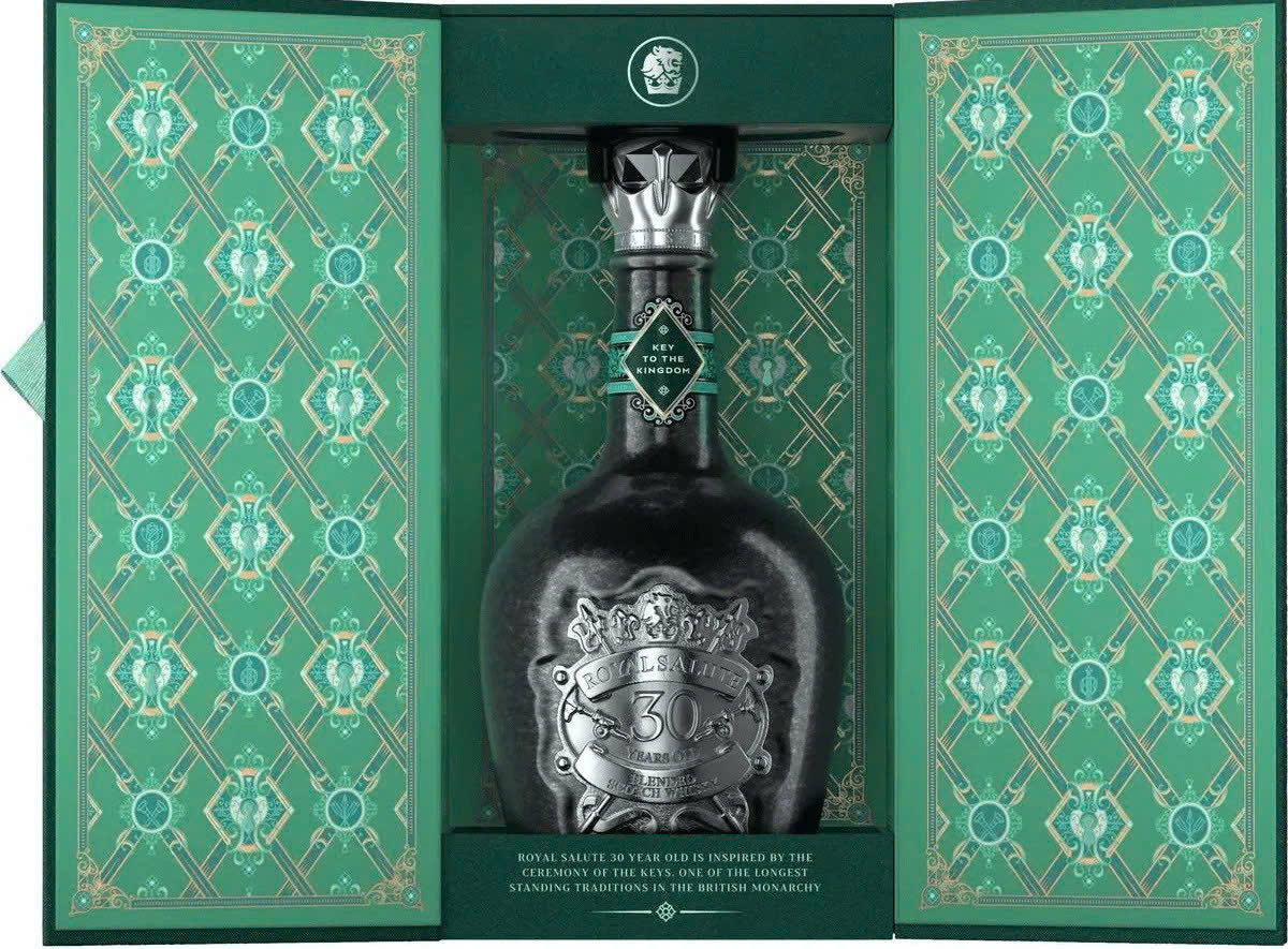 Royal-salute-30-khi-mo-hop