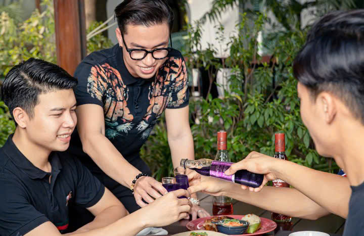 Ruou-Rom-vang-BK va-mon-an