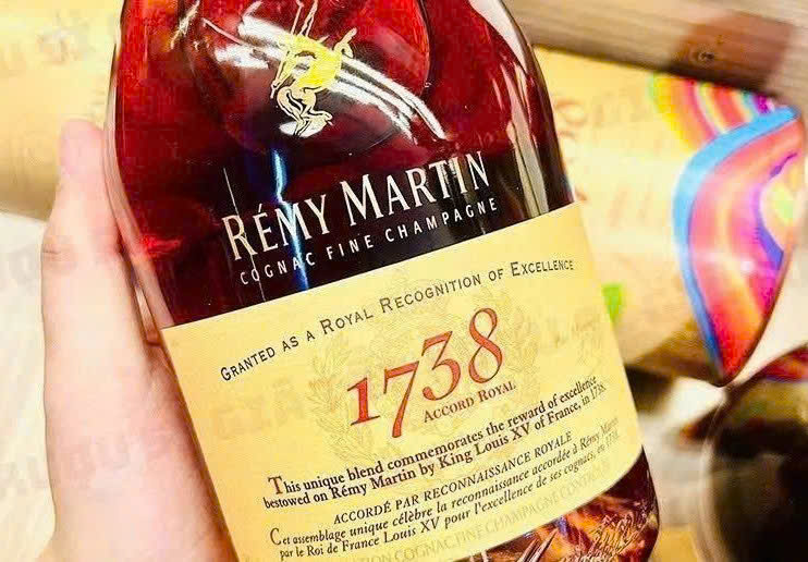 Thuong-hieu-remy-martin-1738-700ml-moi