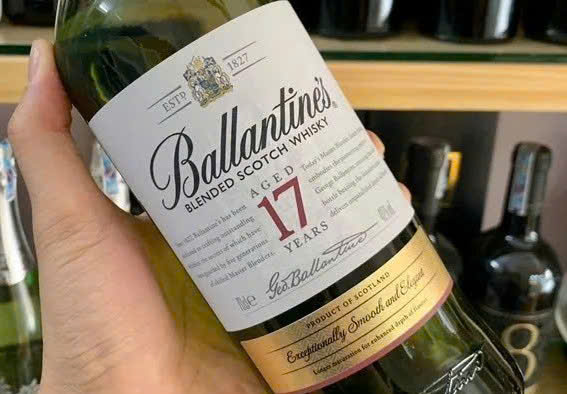 Thuong-hieu-ruou-ballantines-17-nam
