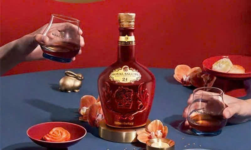 Thuong-thuc-Chivas-24-Hop-Qua-2027
