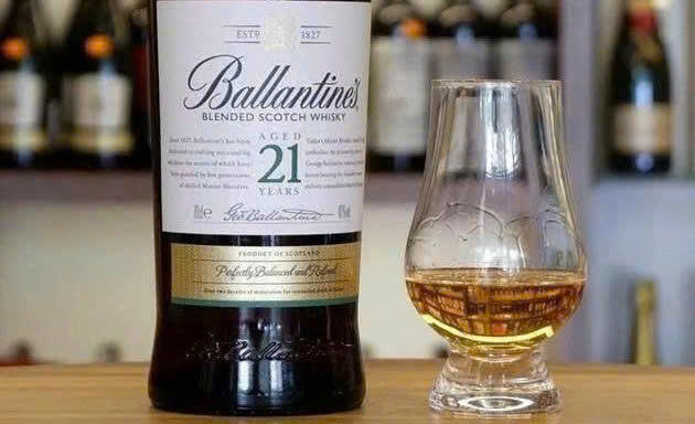 Thuong-thuc-ballantines-21-nam-tuoi