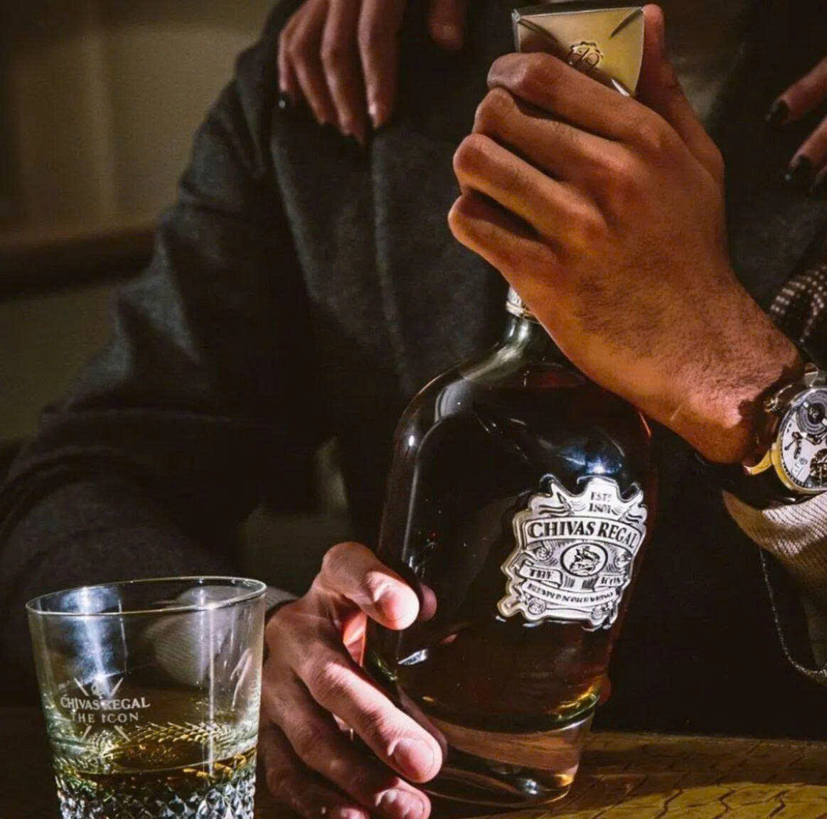 Thuong-thuc-ruou-chivas-regal-the-icon