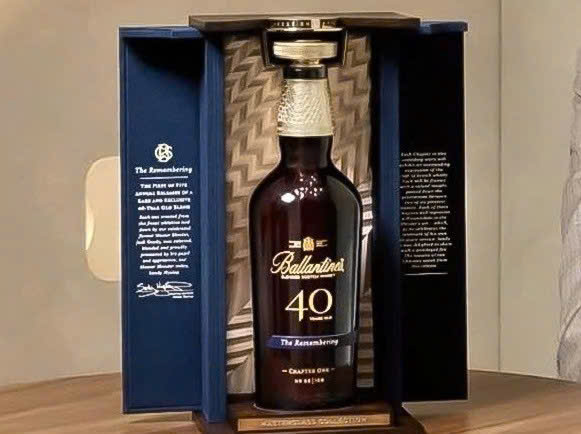 Trung-bay-Ballantines-40