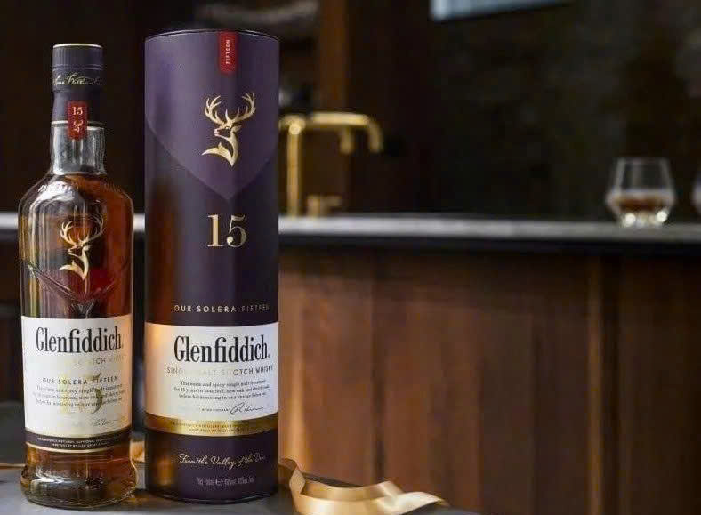 Trung-bay-Glenfiddich-15-gia-re