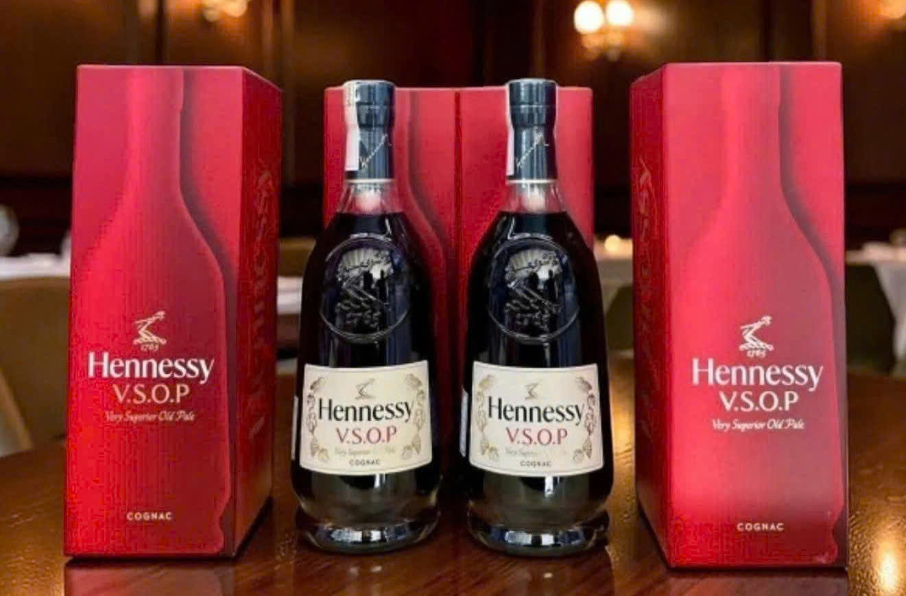 Trung-bay-Hennessy-VSOP-700ml