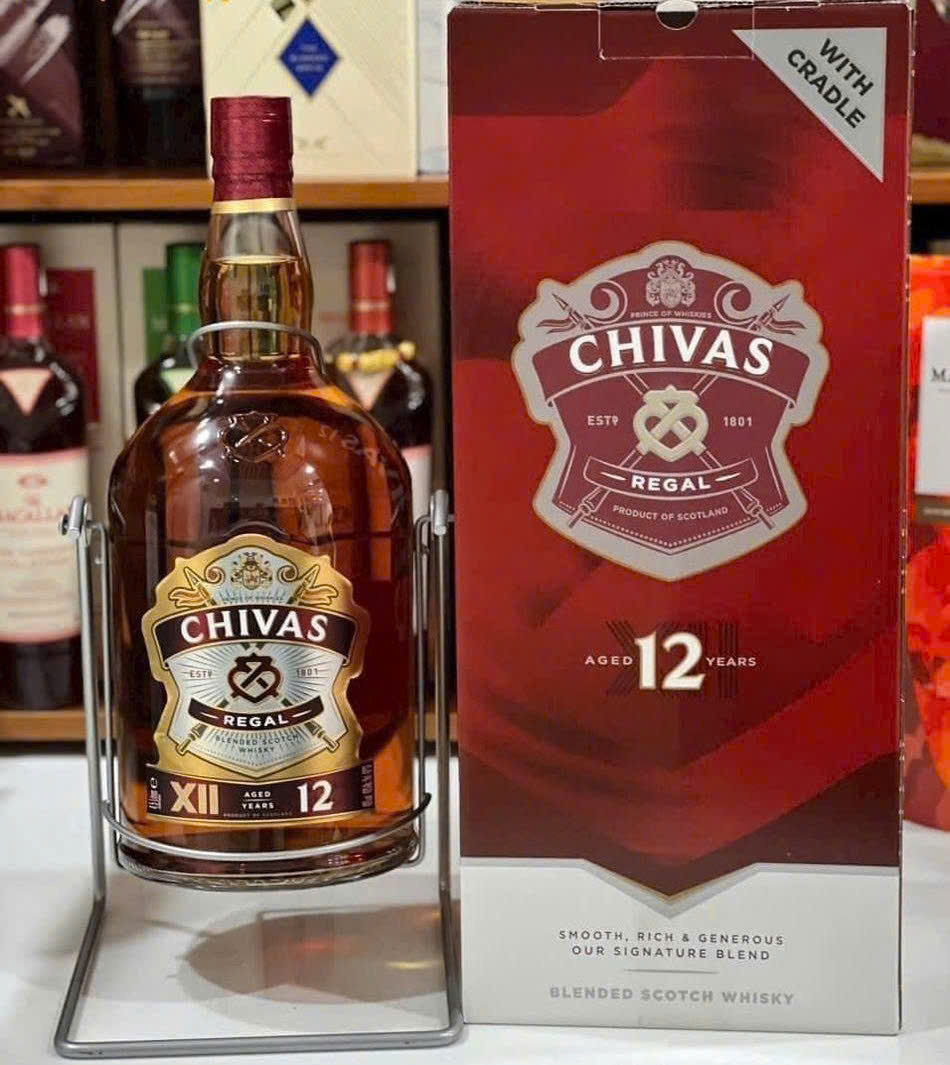 Trung-bay-Ruou-Chivas-12-4.5-lit