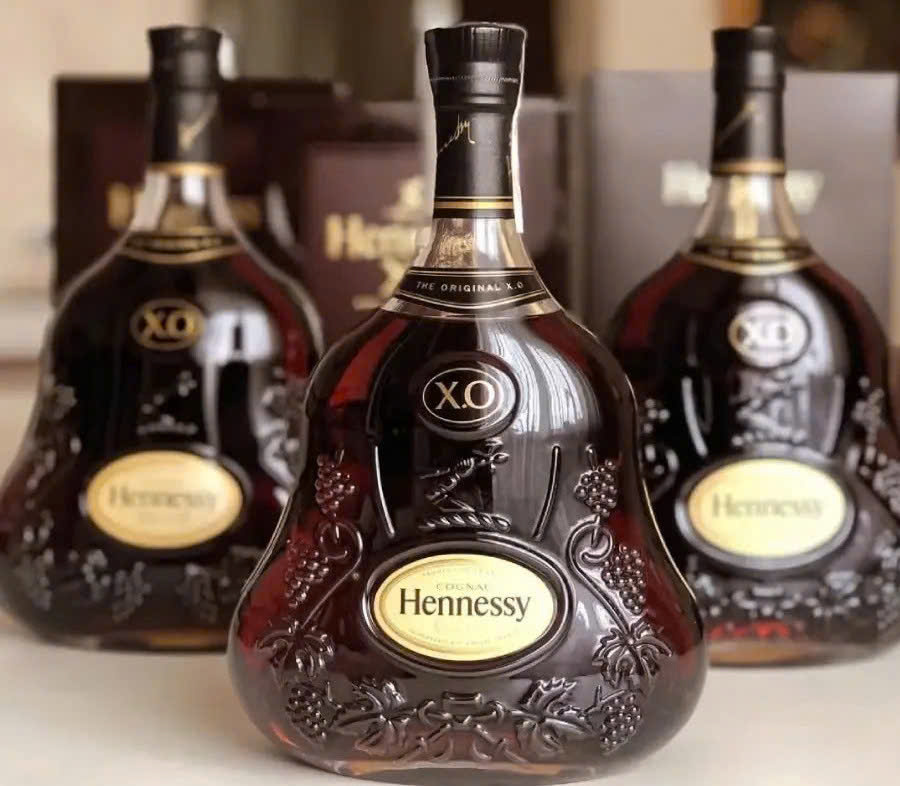 Trung-bay-hennessy-xo-1-5-lit