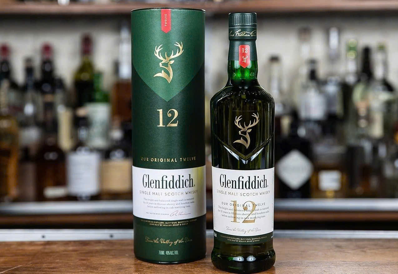 Trung-bay-mau-Glenfiddich-12-nam-tuoi