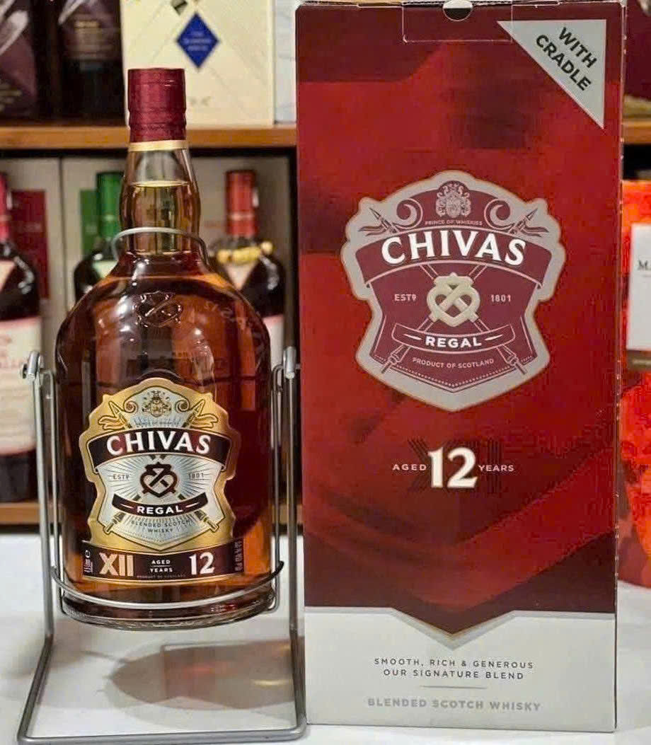 bay-mau-Ruou-Chivas-12-4.5-lit-gia-re-tai-HN
