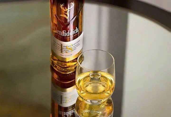 glenfiddich-18-Hop-Qua-2025-va-cach-thuong-thuc-dung-chuan