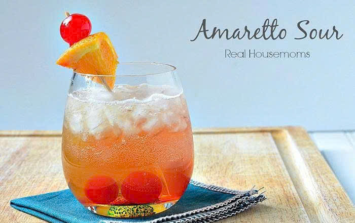 mot-ly-cocktail-amaretto-hanh-nhan